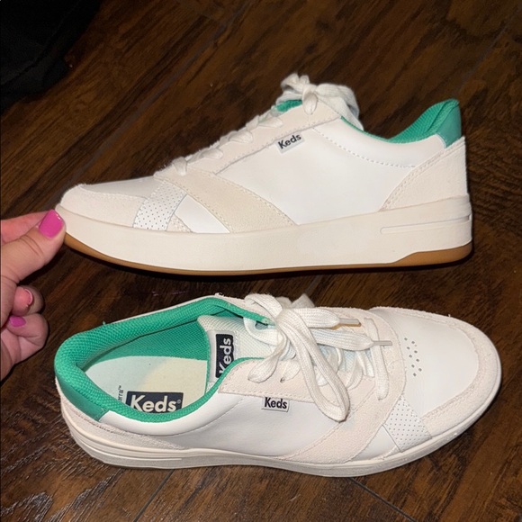 Keds Neutral Sneakers with Kelly green back tab - Picture 1 of 6